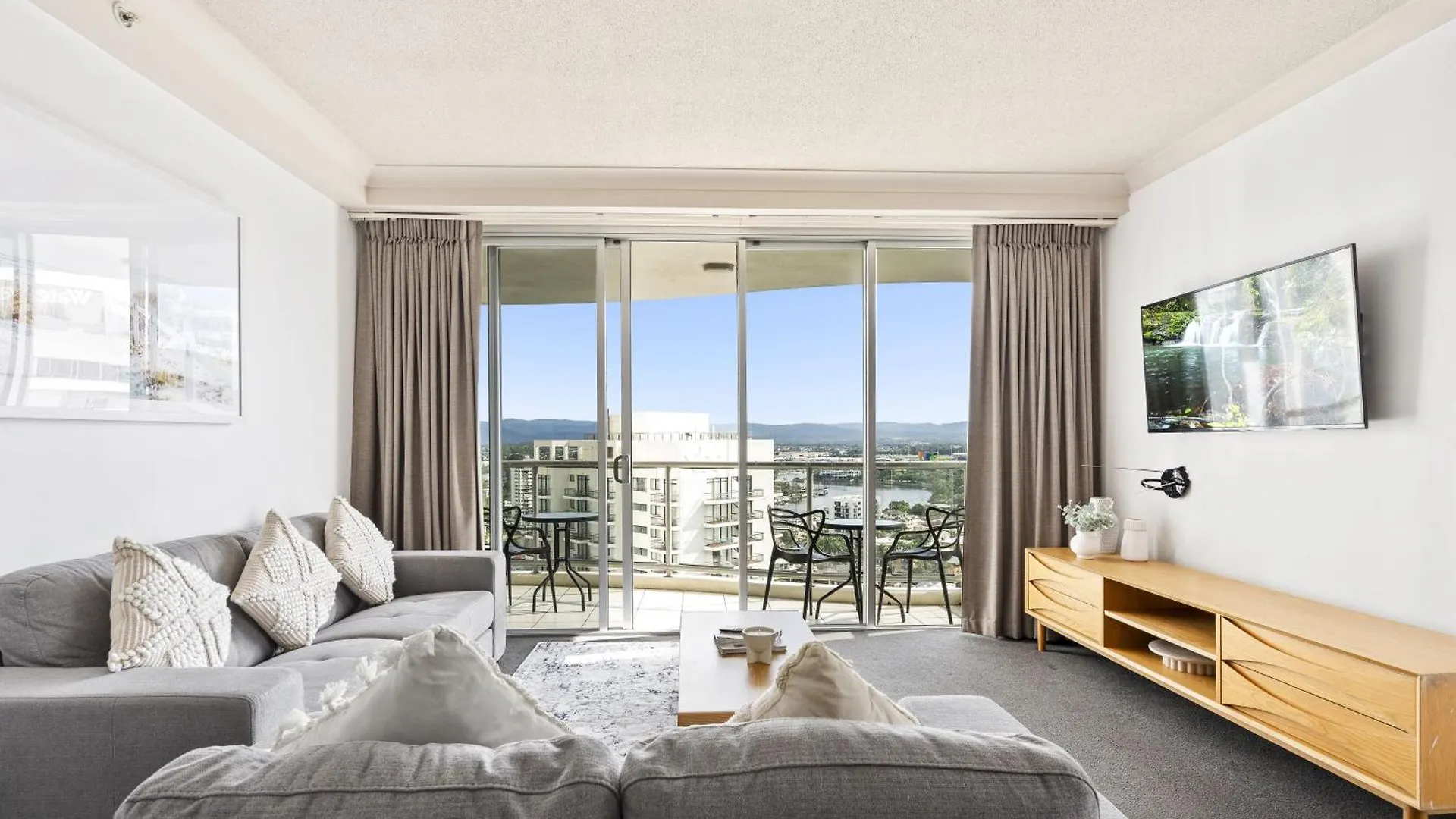 Kids Stay Free In Hinterland View 2 Bedroom 1 Bathroom Apartment At Chevron Renaissance- Q Stay Gold Coast