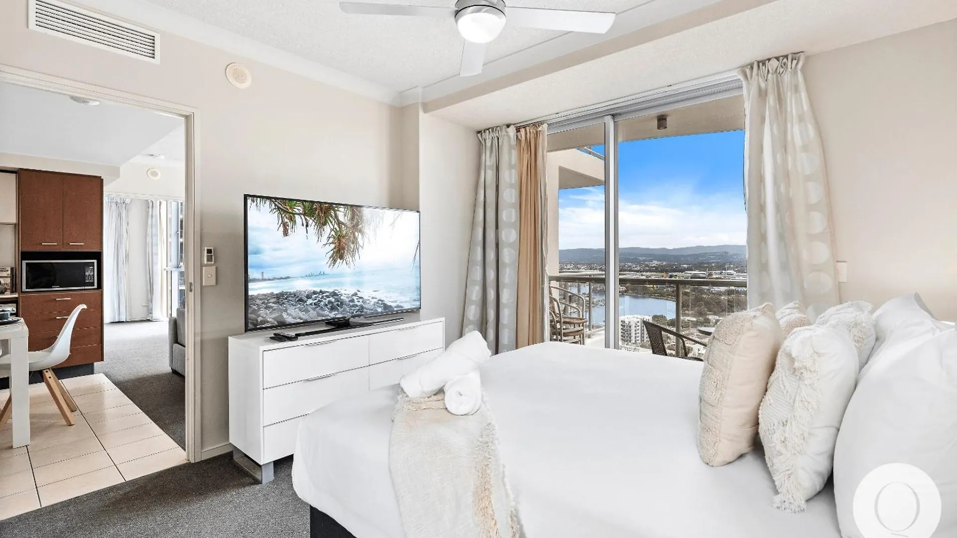 Kids Stay Free In Hinterland View 2 Bedroom 1 Bathroom Apartment At Chevron Renaissance- Q Stay Gold Coast