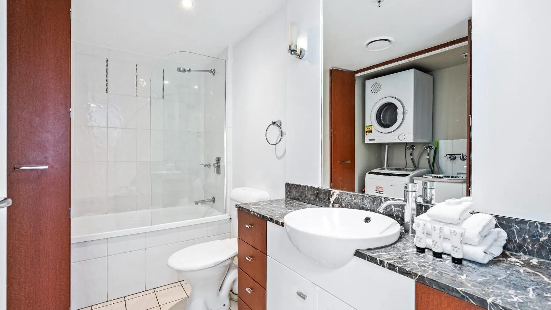Kids Stay Free In Hinterland View 2 Bedroom 1 Bathroom Apartment At Chevron Renaissance- Q Stay Gold Coast 0*,  Avustralya
