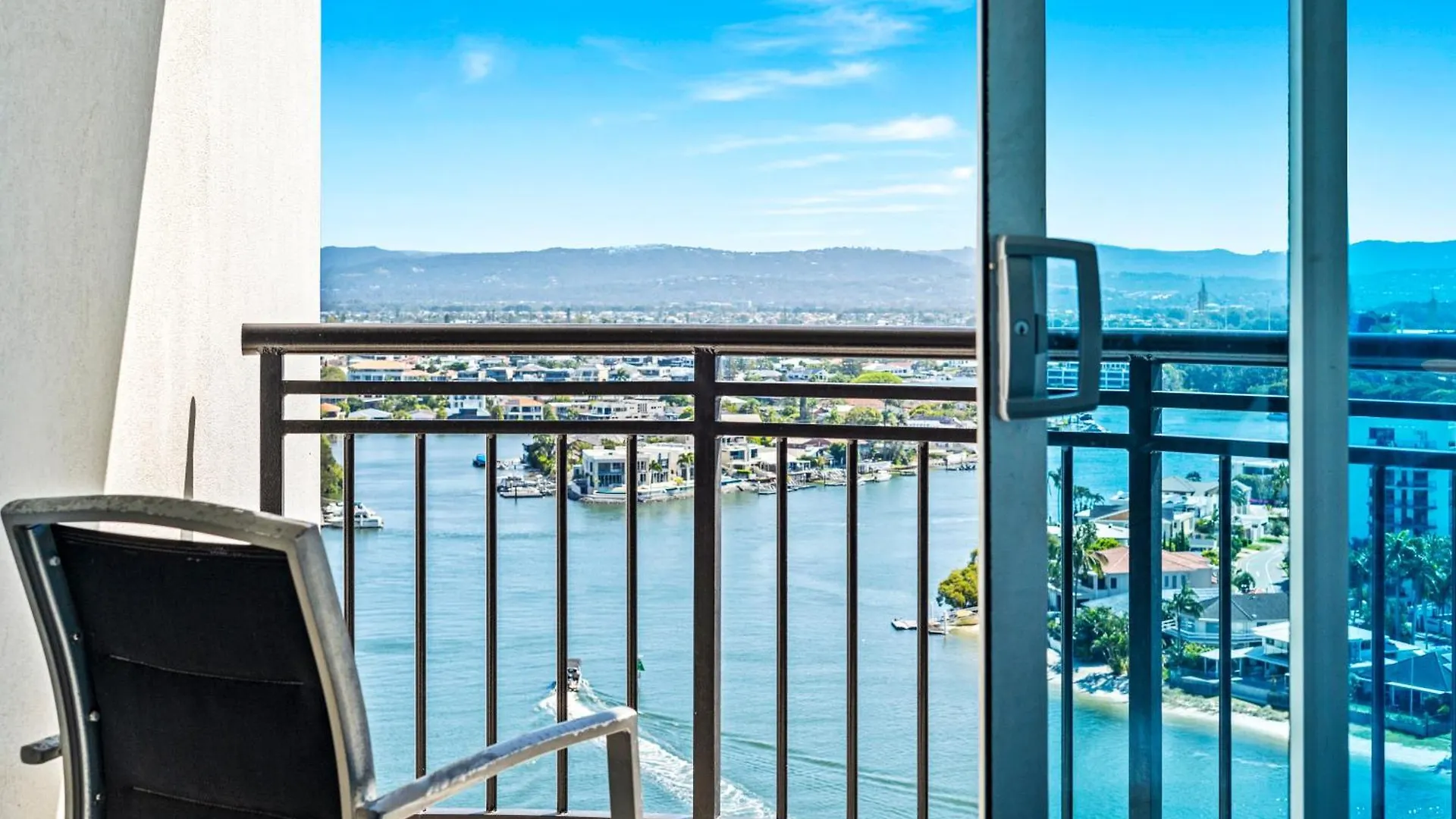 Kids Stay Free In Hinterland View 2 Bedroom 1 Bathroom Apartment At Chevron Renaissance- Q Stay Gold Coast Avustralya